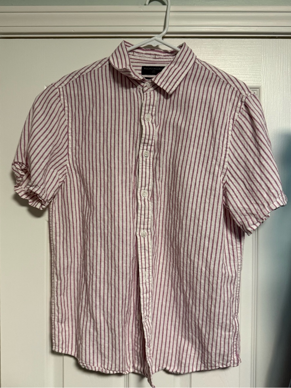 Banana Republic Pink & White Striped Short-Sleeve Button-Down Shirt